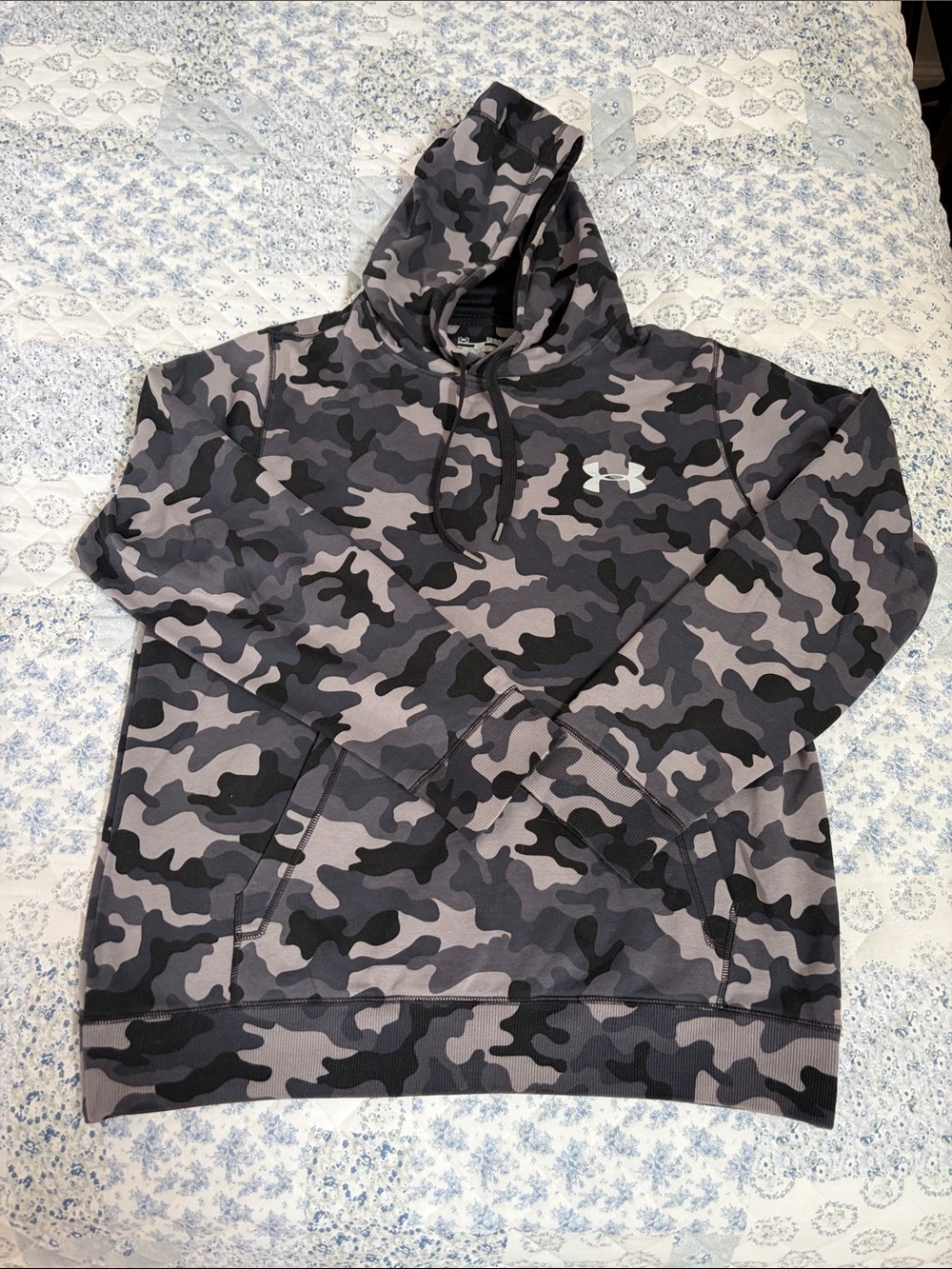 Under Armour Men’s Gray & Black Camo Pullover Hoodie